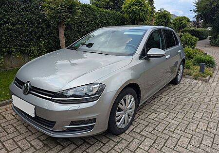 VW Golf Volkswagen VII 1.2 TSI BMT Comfortline - sehr gepflegt