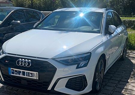 Audi S3 TFSI S tronic quattro Sportback