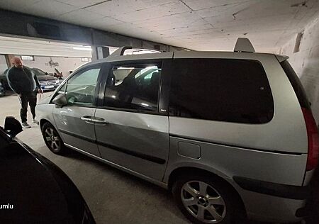 Peugeot 807 Family HDi FAP 135 Family