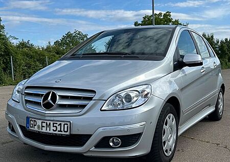 Mercedes-Benz B 180 BlueEFFICIENCY/SHZG/KLIMA/RENTER/WENIG KM!