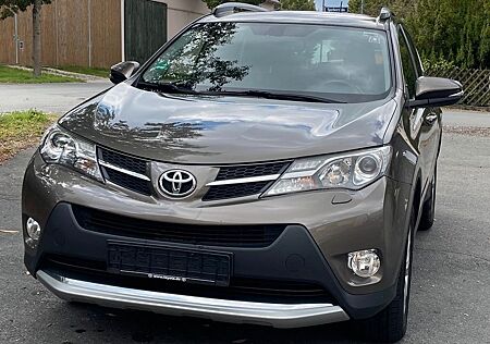 Toyota RAV 4 2,2-l-D-4D 4x4 Executive Automatik Exe...