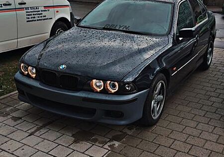 BMW 520i A -