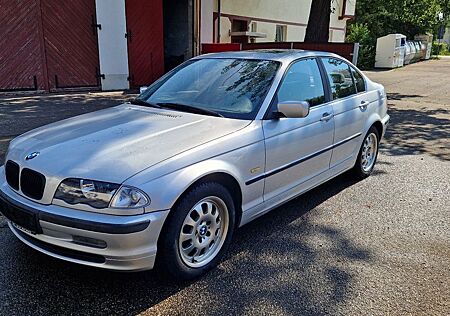 BMW 320i -