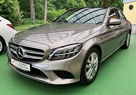 Mercedes-Benz C 180 Avantgarde Pano-Navi-SHZ-RFK