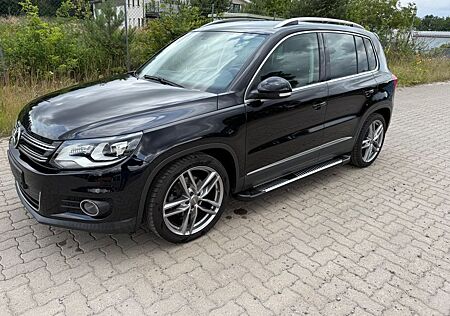 VW Tiguan Volkswagen 2.0 TSI 155kW DSG 4MOTION Sport & Sty...