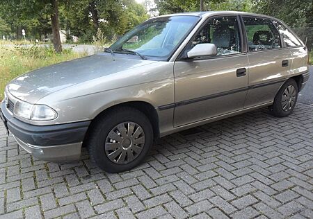 Opel Astra 1.6 Automatik 4Türer Schiebedach