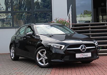 Mercedes-Benz A 200 Night Paket Sitzheizung Navigation