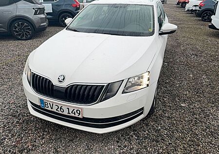 Skoda Octavia 1.6 TDI DSG Style Combi