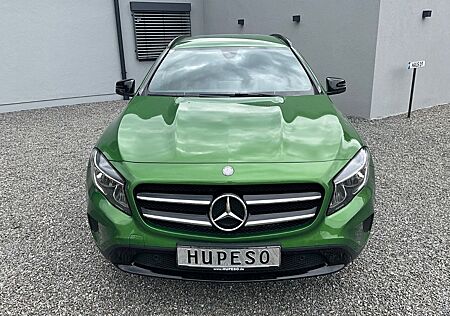Mercedes-Benz GLA 180 Automatik Individualfarbe Night-Paket