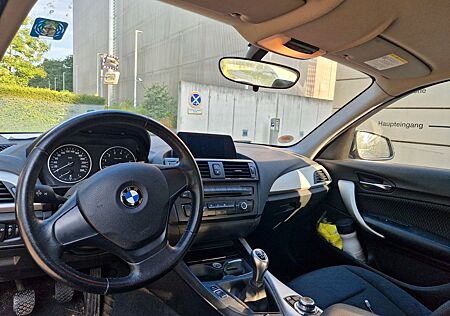 BMW 116i - F20 3. Hand, Navi, LED, Bremsen Neu
