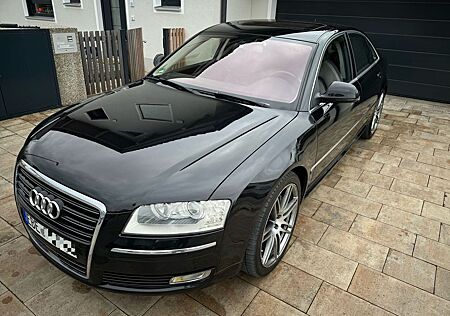 Audi A8 4.2 TDI quattro*EXCLUSIVE*NAVI*XENON*STANDHZ*