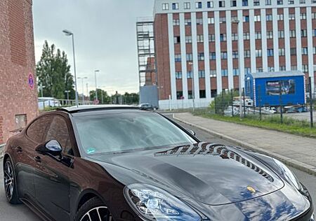 Porsche Panamera - GTS PANO,BOSE,VOLL,UNFALLFREI!!!