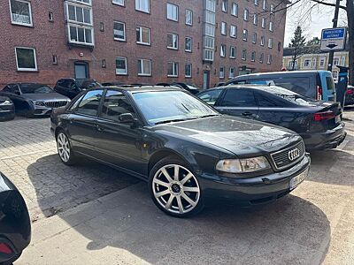 Audi A8 4.2 quattro tiptronic -