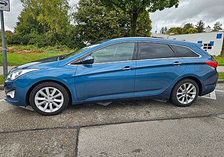 Hyundai i40 gebraucht kaufen Hyundai i40 cw 1.7 CRDi FIFA World Cup EDT. Gold 100...