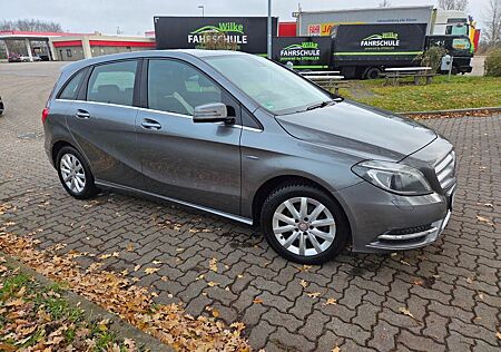 Mercedes-Benz B 180 BlueEFFICIENCY - mit Austauschmotor!!