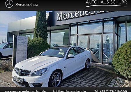 Mercedes-Benz C 63 AMG Coupé Navi/Pano.-Dach/Distronic/Styling