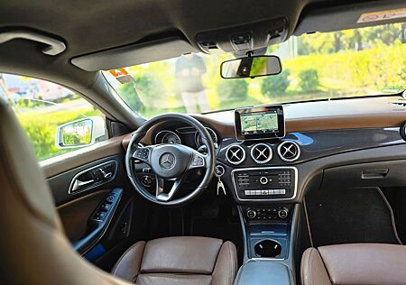 Mercedes-Benz CLA 200 d 4MATIC DCT -