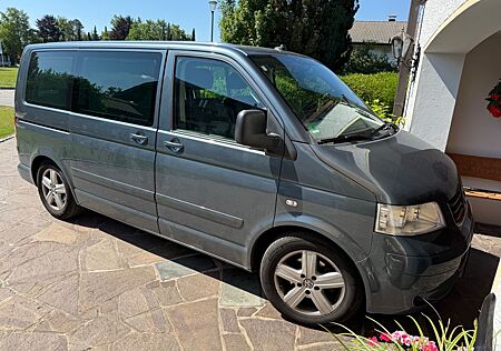 VW T5 Multivan Volkswagen 2.5 TDI