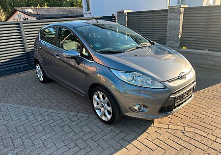 Ford Fiesta Titanium TÜV NEU! PCD! NAVI! 2 HAND!