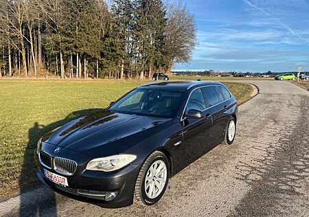 BMW 530d xDrive Touring - AHK-PANO-Komfortsitze
