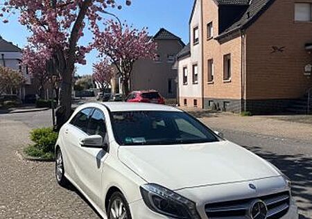 Mercedes-Benz A 200 CDI *NAVI*SPORTSITZE*KAMERA