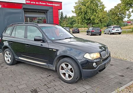 BMW X3 Baureihe 3.0d/Leder/Panorama/Händler only