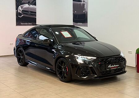 Audi RS3 Quattro*BLACK-P.*SCHALE*PANO*B&O*MATRIX*H-UP