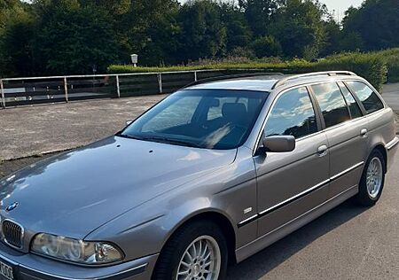 BMW 523i Touring -