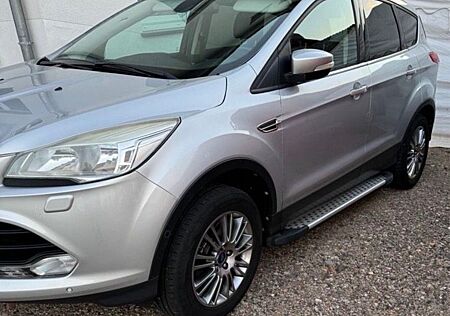 Ford Kuga Allrad, Bremsen Neu, 8 Reifen, Sitzheizung