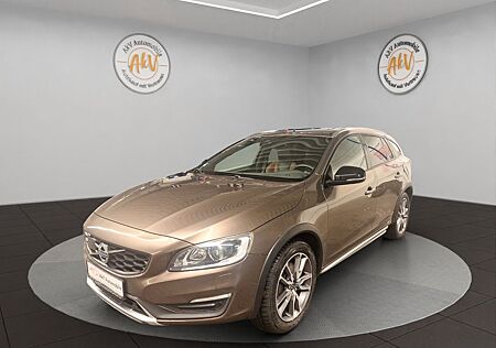 Volvo V60 Cross Country Summum, Scheckheft, HU/AU neu!