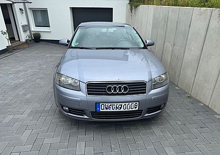 Audi A3 1.6 Attraction - 8-fach bereift