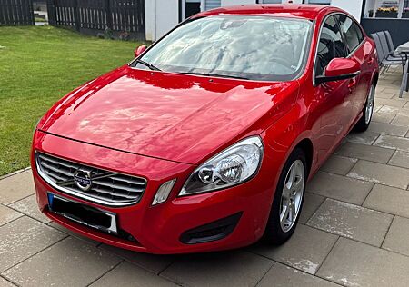 Volvo S60 T3 Momentum Momentum Neuwertiger Zustand Inn