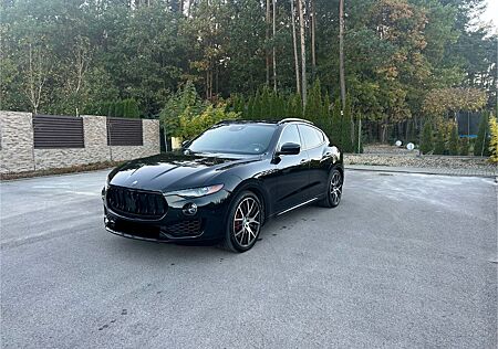 Maserati Levante 3.0 V6 430HP SQ4 Carbon 4WD