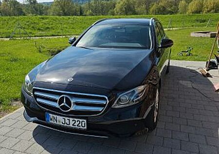 Mercedes-Benz E 220 d 4MATIC T Autom. -