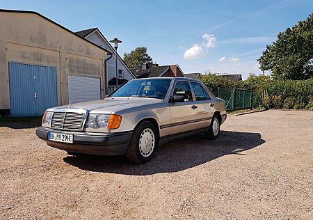 Mercedes-Benz 300 E