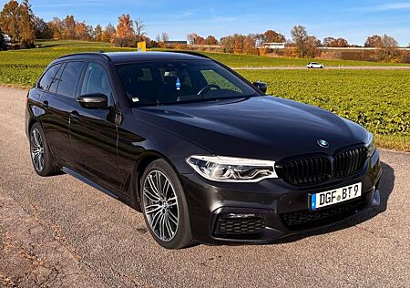 BMW 530d xDrive Touring Navi LED M-Paket Service NEU