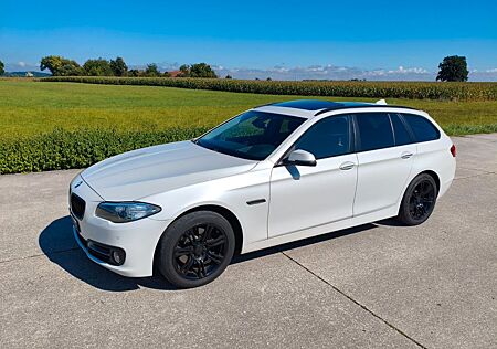 BMW 520d xDrive Touring A - Leder HUD AHK Pano Navi