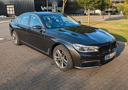 BMW 740d xDrive - Luxus*AHK*Leder*Schiebedach*Top