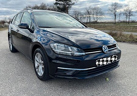 VW Golf Volkswagen 1.6 TDI * Facelift *Scheckheft *Panorama *