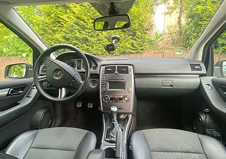 Mercedes-Benz B 180 BlueEFFICIENCY -