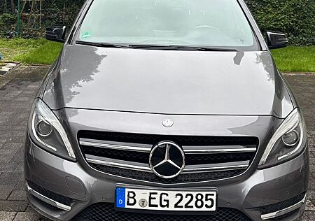 Mercedes-Benz B 220 PANO COMAND LEDEER