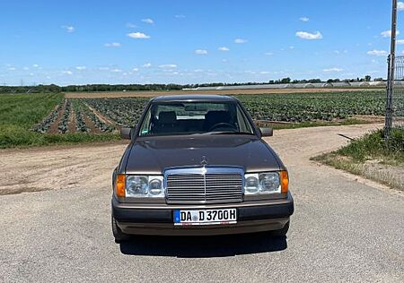 Mercedes-Benz 200 124