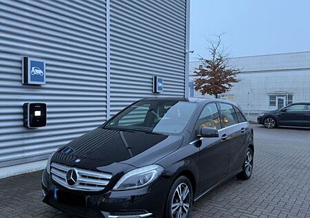 Mercedes-Benz B 180 CDI Autom.; Pano-Dach; Bi-Xenon; Metallic