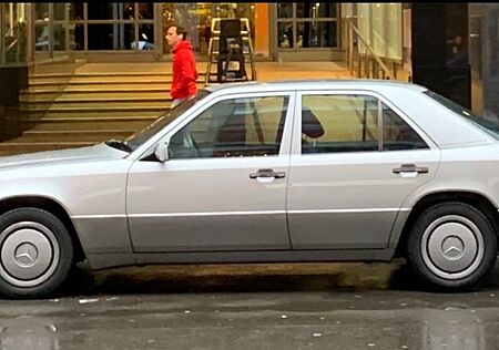 Mercedes-Benz 300 300E