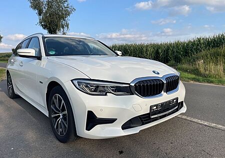 BMW 330e Touring Advantage*Pano*HeadUp*Sport*1.Hand*