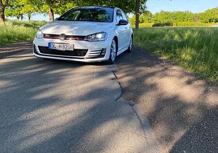 VW Golf Volkswagen 2.0 TSI BMT GTI Performance GTI Performance