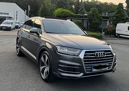 Audi Q7 3.0 TDI quattro 3x S-Line 7 Sitze Pano