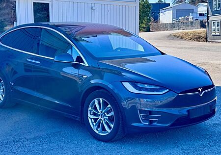 Tesla Model X 75D
