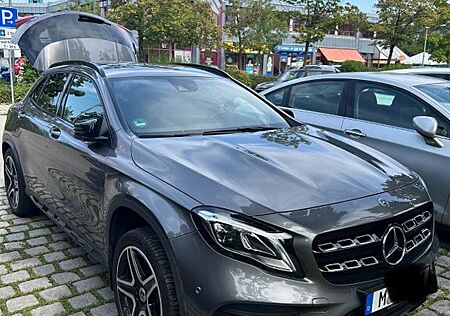 Mercedes-Benz GLA 200 - AMG Line Matrix 19 Zoll Night
