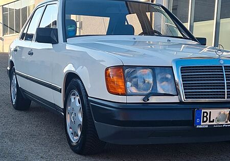 Mercedes-Benz 300 E W124 Oldtimer Automatik - Orig. 92.000 km